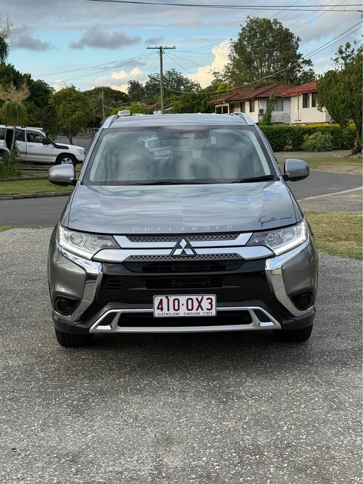 
								Mitsubishi Outlander full									