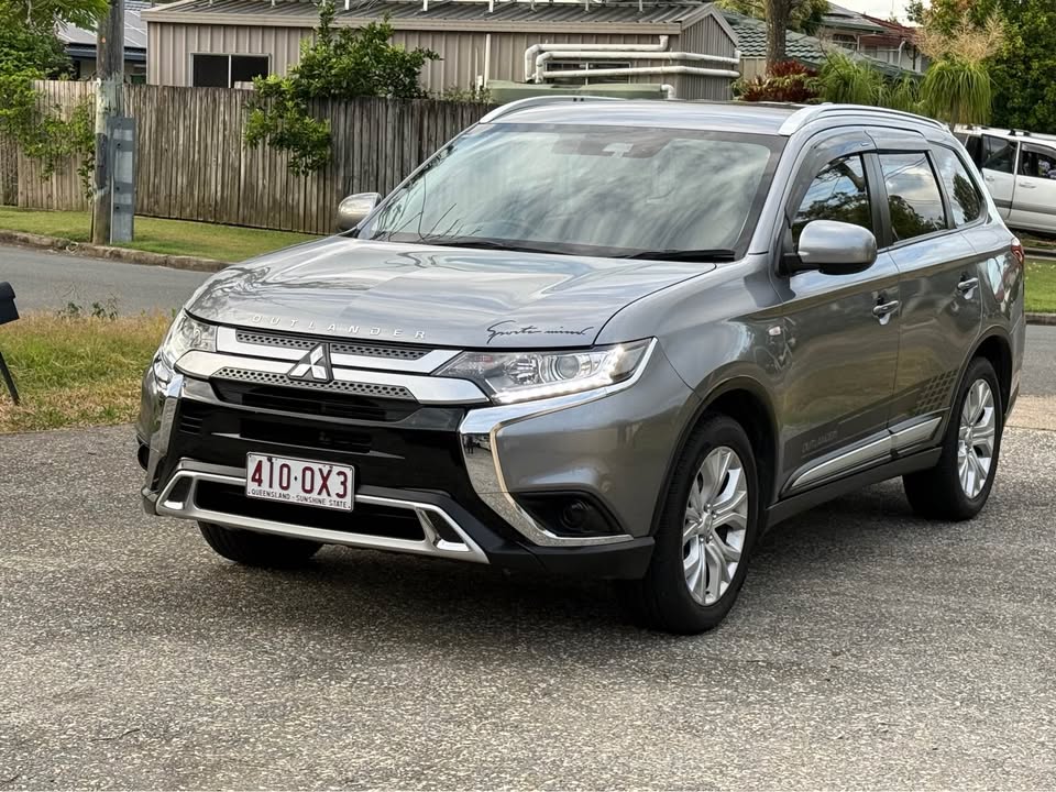 
								Mitsubishi Outlander full									