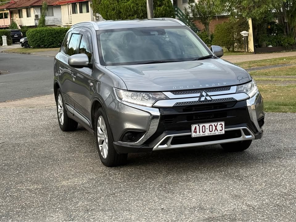 
								Mitsubishi Outlander full									