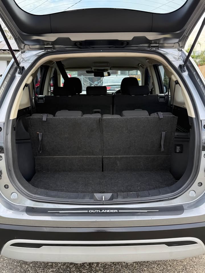 
								Mitsubishi Outlander full									