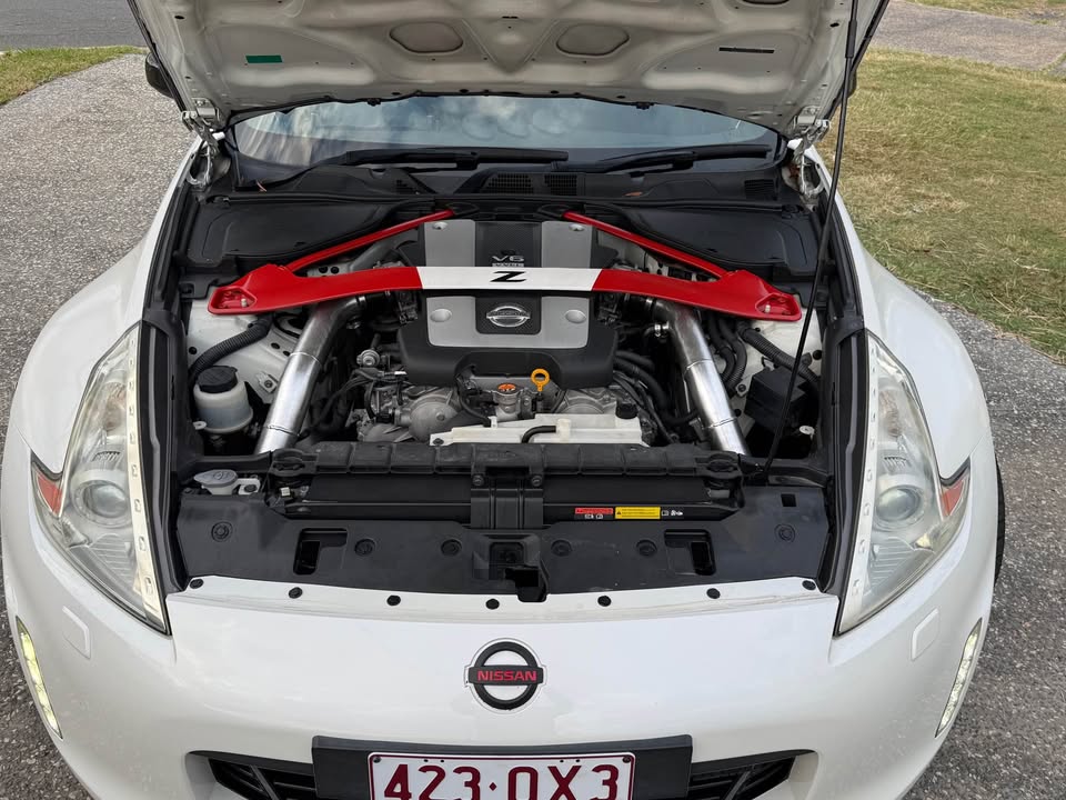 
								Nissan 370z full									