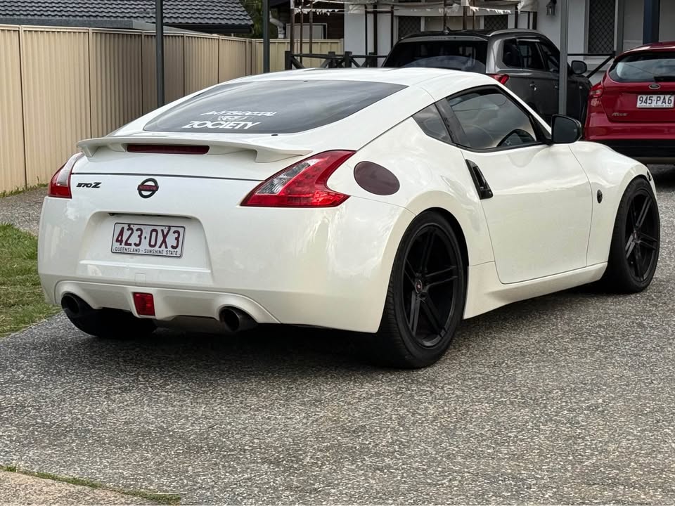 
								Nissan 370z full									