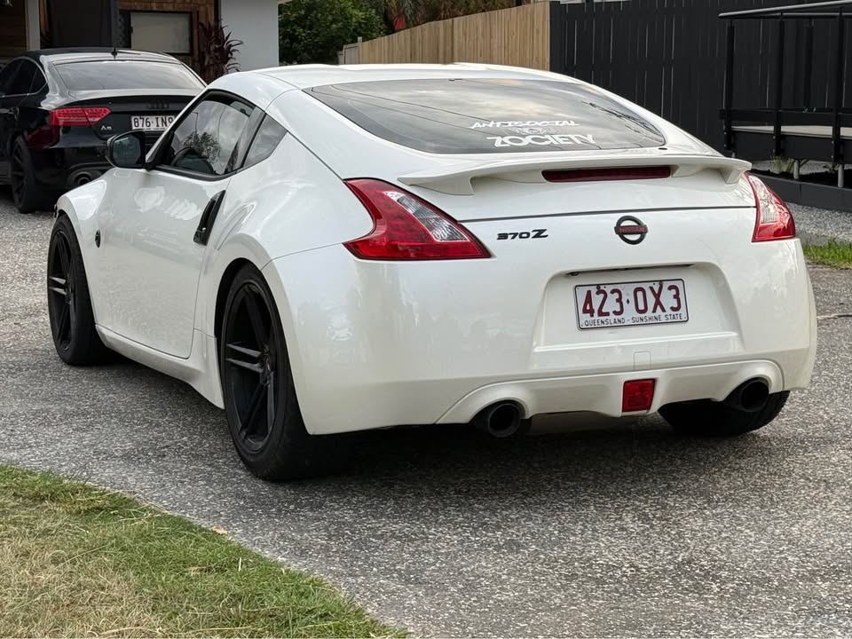 
								Nissan 370z full									
